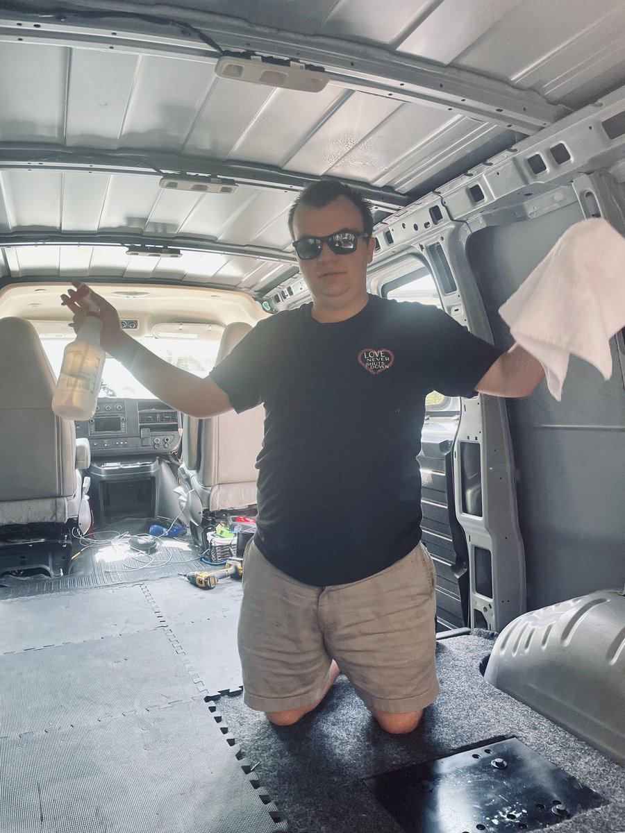 GrooVanPics's tweet photo. bout to be sound deadened! ๐ต๐getting the walls extra clean first! ๐งผโจ๐ค๐ป#vanlife #jamvan #diy #diyproject #conversionvan #travelingmusician #vlogger #fun #van #travel #conversion https://t.co/9LlIU79mGO