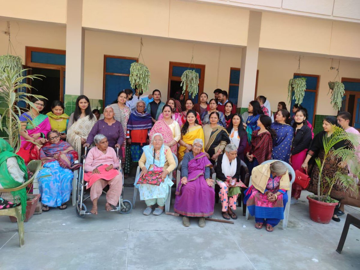 kusum_kanta's tweet photo. On the occasion of International Women's Day, Kusum Kanta Foundation organised a program to connect with the residents of the elderly at Prem Dham Old Age Home. Medical drive was also conducted to ensure their well being.
#8MarchWomensDay #InternationalWomensDay #WomensDay https://t.co/UCQLvBeP3c