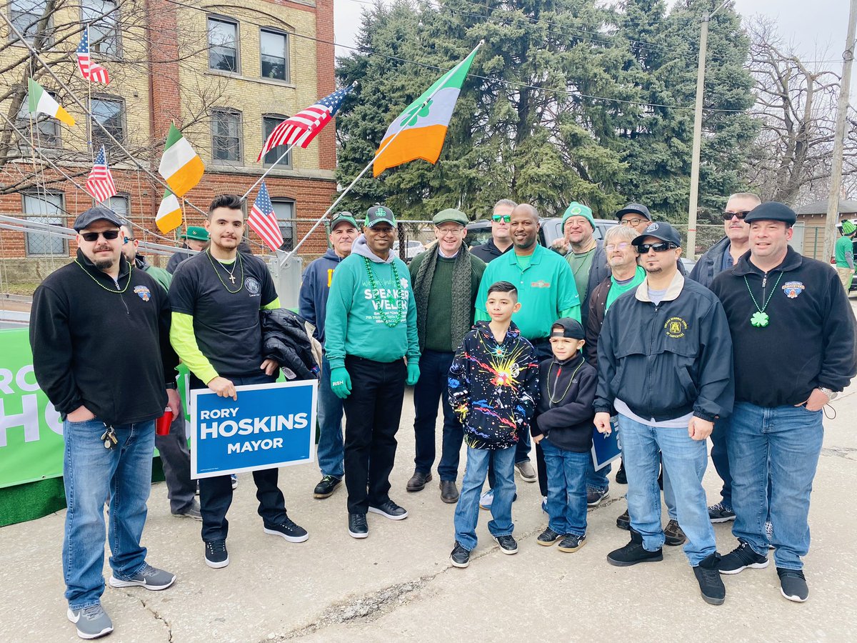 MidAmCarpenters's tweet photo. Shout out to our #Local1 members who came out to the Forest Park St Patrick’s Day Parade last week in support of Mayor Rory Hoskins. Great seeing our pals @ChrisWelch_JD and @HarmonForSenate! #ProUnion #stpaddys #friendsoflabor #twill https://t.co/wYNd57WZda