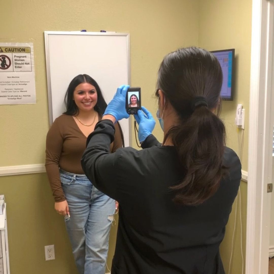 Did you know that capturing before photos is the ultimate secret to achieving a stunning smile transformation? 😍 With these reference images, you can track progress, evaluate outcomes, and make adjustments along the way for picture-perfect results.