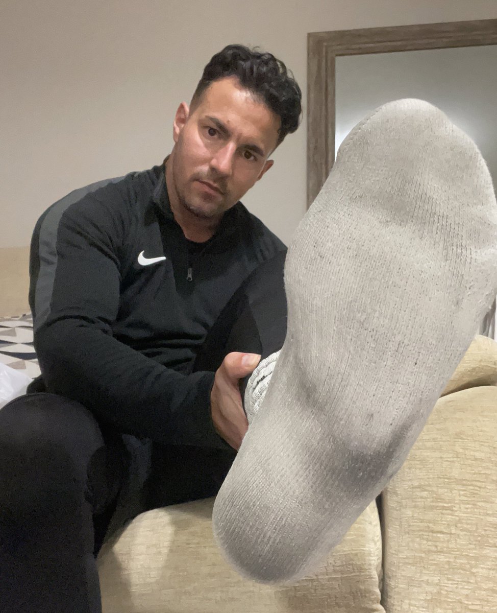 These socks should sell for ££££ after scoring a hat-rick ⚽️ 😷

STINNNNNNNK 🤢