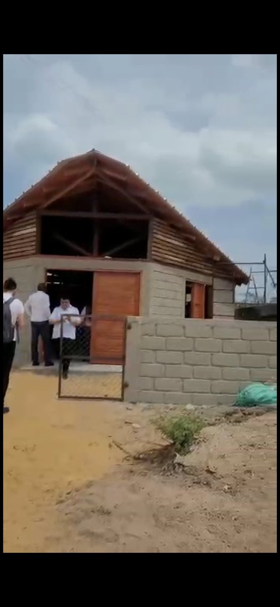 yaneriscc's tweet photo. Visitamos la comunidad Cangrejito con Directora Gral. @AAstrideliana y Alcalde  @joseramirobc para ver avance de la UCA que está construyendo el Distrito en territorio donado por Autoridad Enrique Gouriyú y con operación de @ICBFColombia. Una muestra del resultado de articulación https://t.co/BZgswDsN4D