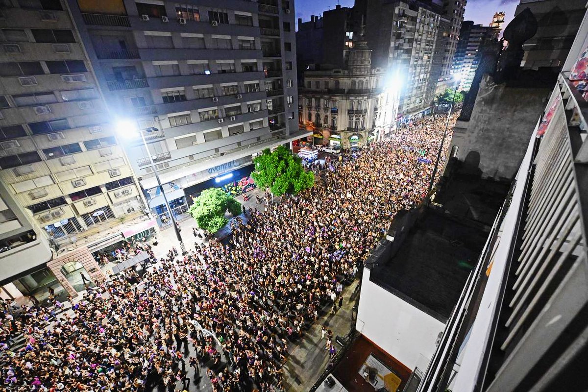 #Uruguay #Montevideo #8M2023

Miles de mujeres y disidencias marcharan juntas/es por las calles de Montevideo, del país y del mundo 🟣✊🏽

Seguimos construyendo la lucha y resistencia desde el amor y la potencia colectiva.

Somos la marea y la manada que vino hacer del mundo