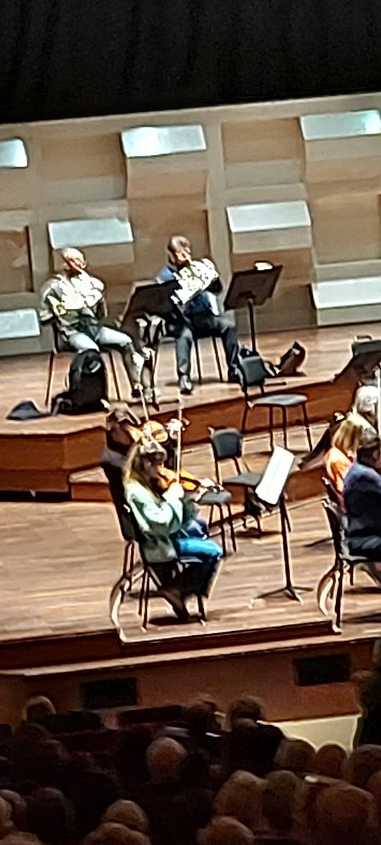 Prachtig klassiek lunchconcert in De Doelen vandaag, in een bomvolle grote zaal. En ook nog gratis. Wat is dit toch een fijne stad! :-))
