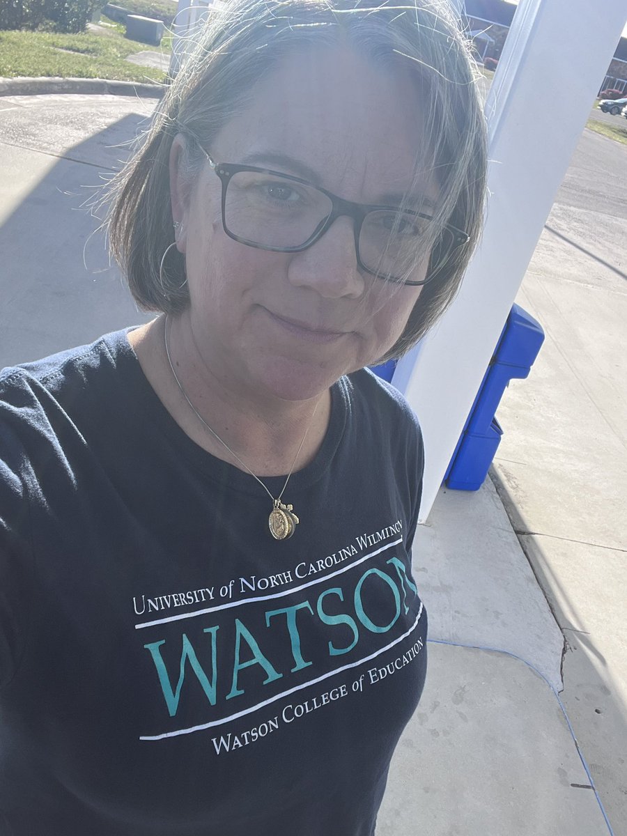 Representing today for #WatsonWednesday #ItBeginsWithTeachers #nhcschat @UNCWWatsonEd