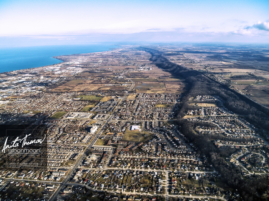 Going through some photos and this one I shot in 2012 caught my eye. It's looking at part of the City of Hamilton and Stoney Creek to the east. Love seeing the #NiagaraEscarpment from the air.

#aerial #photography #aerialphotographer #aerialphotography #CessnaViews #HamOnt