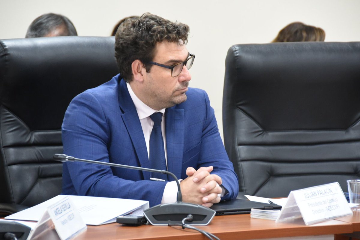 Finalmente, el presidente del Indecopi recuerda que se ha habilitado un formulario para registrar a las personas que se han visto afectada por el cese de operaciones de la aerolínea Viva Air. Las personas interesadas pueden llenar el registro aquí: bit.ly/3ZB4boA