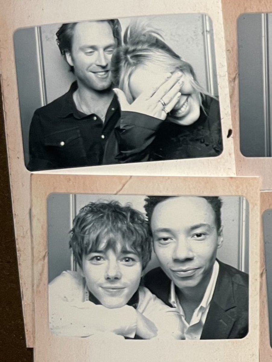 lqvekanthony's tweet photo. I JUST COLLAPSED IN PUBLIC I WASNT READY FOR A BREAKDOWN OVER THEM https://t.co/Euta494rC9