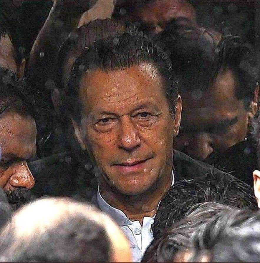 موسیٰ کو پانی سے ابراہیم کو آگ سے اور یونس کو مچھلی کے پیٹ سے نکالنے والے رب
عمران خان کی خفاظت فرما
آمین
#زمان_پارک_پہنچو