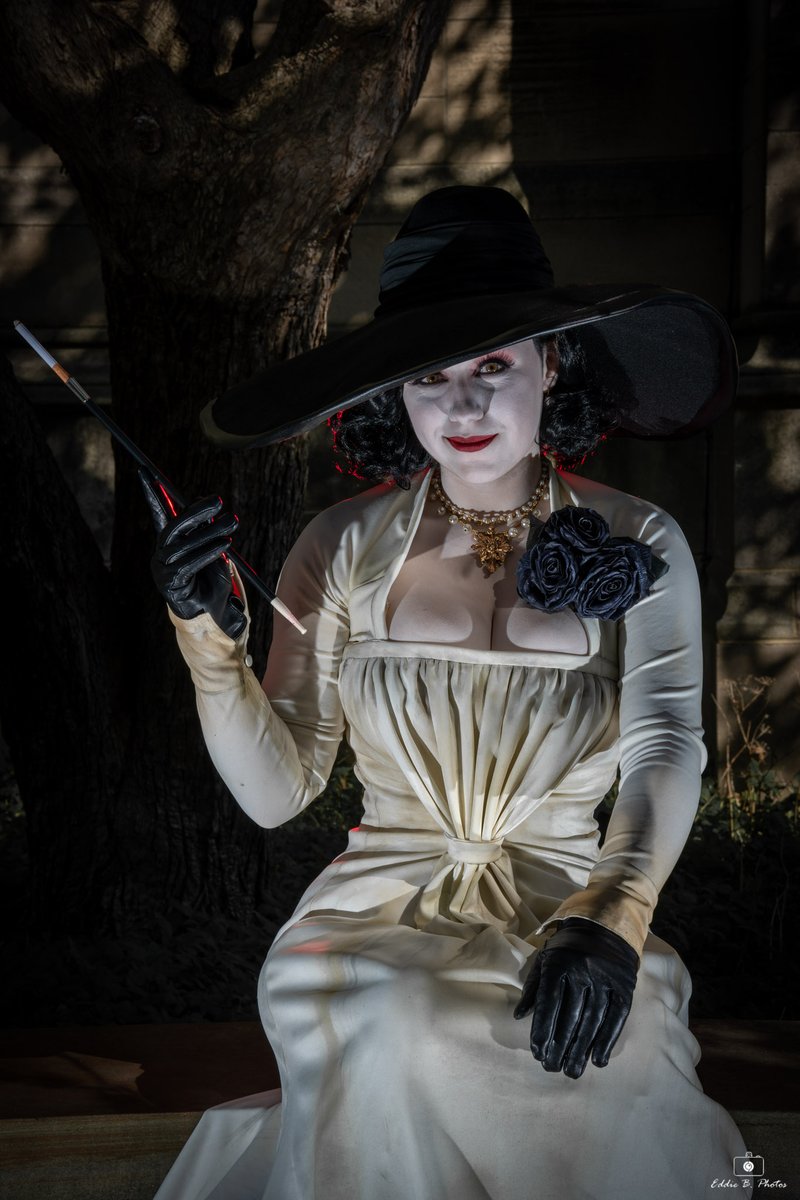 Shutterchi_'s tweet image. Please join me in sending Happy Birthday wishes to one of the most kick ass, talented, creative, supportive,  kind and amazing humans out there @ceekayecosplays 🎉🎂🥳👸

@maggiethebard @xbox @RE_Games
@ResidentEvil @c2e2 @CapcomUSA_ @Comic_Con @IGN @CNET 

Event: @CosMeetupChi