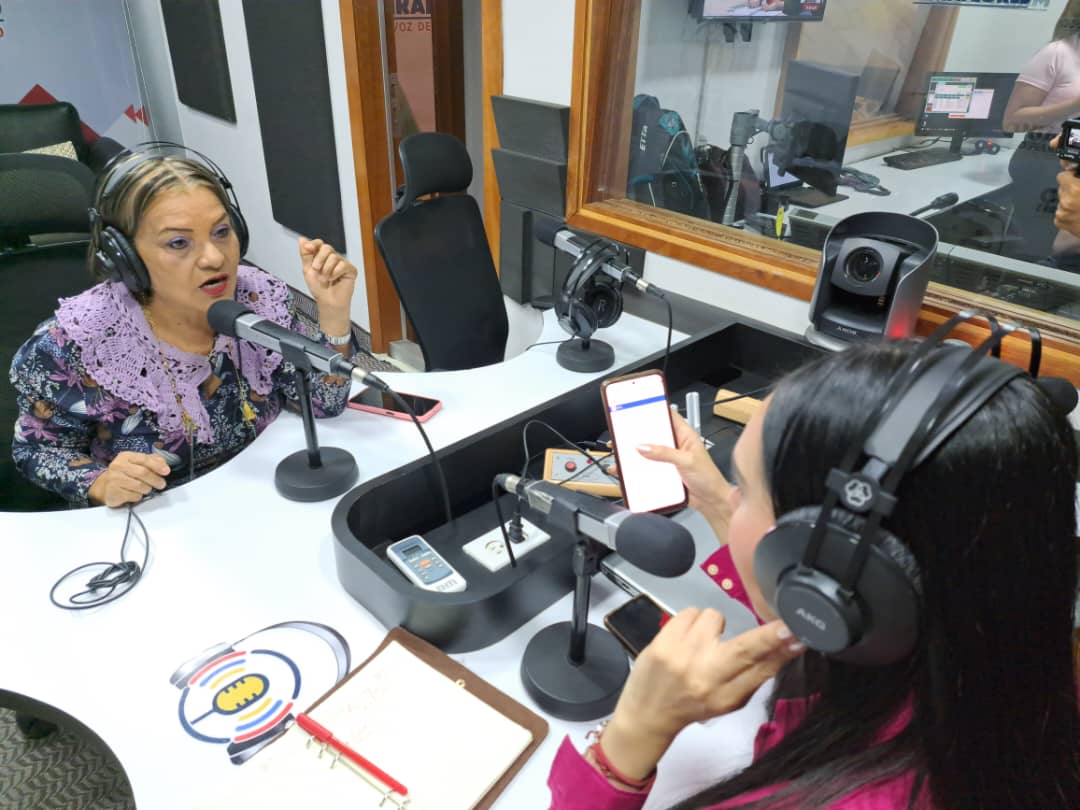 SomosRMNoticias's tweet photo. #EnFotos 📷 Programa Especial de Radio Miraflores en ocasión al #DíaInternacionalDeLaMujer contó con la participación de importantes invitadas

#ChávezFeminista #8Mar https://t.co/Zm8MLeP8K7