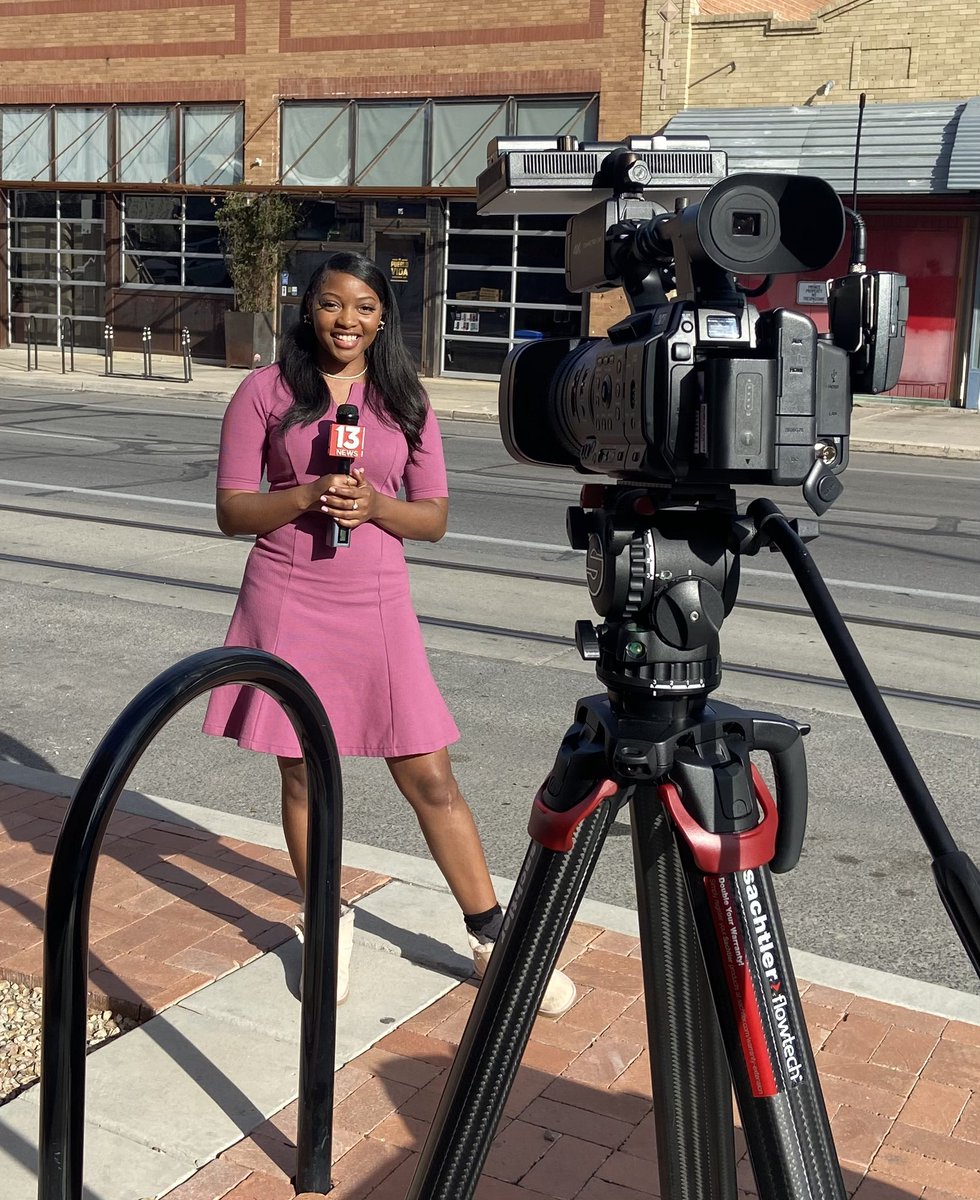 ReidSabria's tweet photo. Getting paid in Tucson sunshine ☀️ this International Women’s Day. #8MarchWomensDay #InternationalWomensDay #downtowntucson #reporterbae #sun #Arizona https://t.co/8l6xGa1AZ0