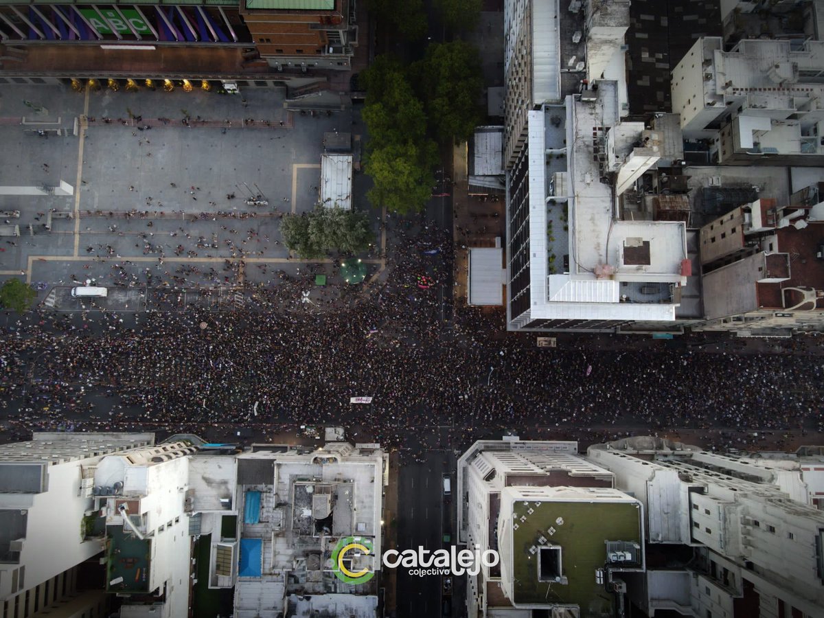 Las calles son nuestras.
Feminismo es revolución 

#8M