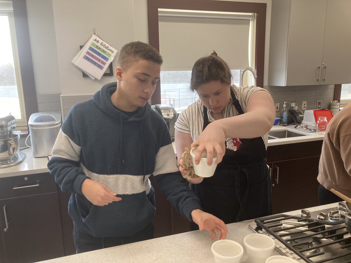 PRMrsJones's tweet photo. So proud of this crew in #advancedculinary The last couple catering events they were ready for got canceled for reasons no one could control! (after the food was all prepped!) and they have just #rolledwithit and accepted a #newplan! @SKochPR @IndustryCareers https://t.co/PmMZhAtbx6