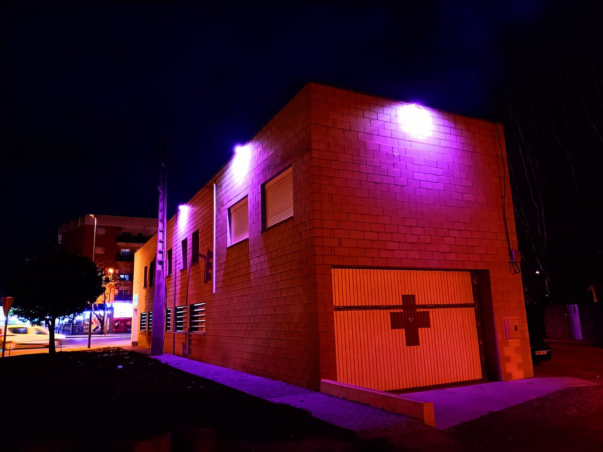 Avui 8M, #DiaInternacionalDeLaDona, tenyim de lila la façana de Creu Roja al Pla d'Urgell #SomUnaSomTotes 🟣 #8M #Diadeladona #diadeladonatreballadora #dones #igualtat #diainternacionaldelamujer #diainternacionaldamulher #DiaInternacionalDeLaMujer2023 <a href="/CreuRojaLleida/">Creu Roja Lleida</a> <a href="/CreuRojaCAT/">Creu Roja Catalunya</a>