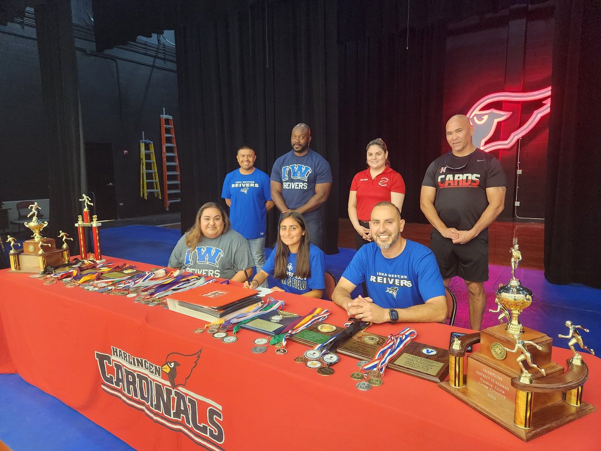 gfgafo8's tweet image. I've never been SO PROUD! 
2x XC District Champ, State Qualifier, School District record holder in the 3200m &amp;amp; 1600m, and the season isn't over yet! The sky is the limit baby girl, can't wait to see what's next to come! #InternationalWomensDay #CSND #CrossCountry #Track #Distance