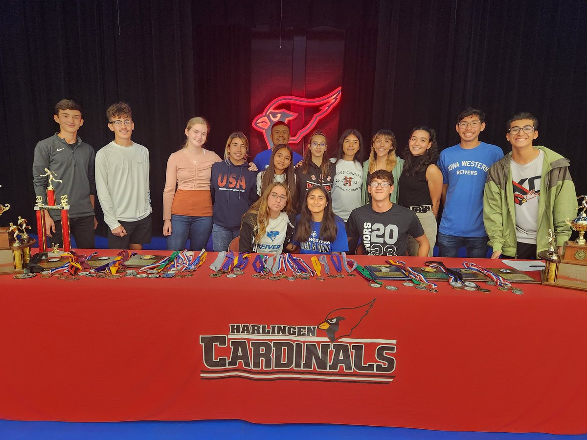 gfgafo8's tweet image. I've never been SO PROUD! 
2x XC District Champ, State Qualifier, School District record holder in the 3200m &amp;amp; 1600m, and the season isn't over yet! The sky is the limit baby girl, can't wait to see what's next to come! #InternationalWomensDay #CSND #CrossCountry #Track #Distance