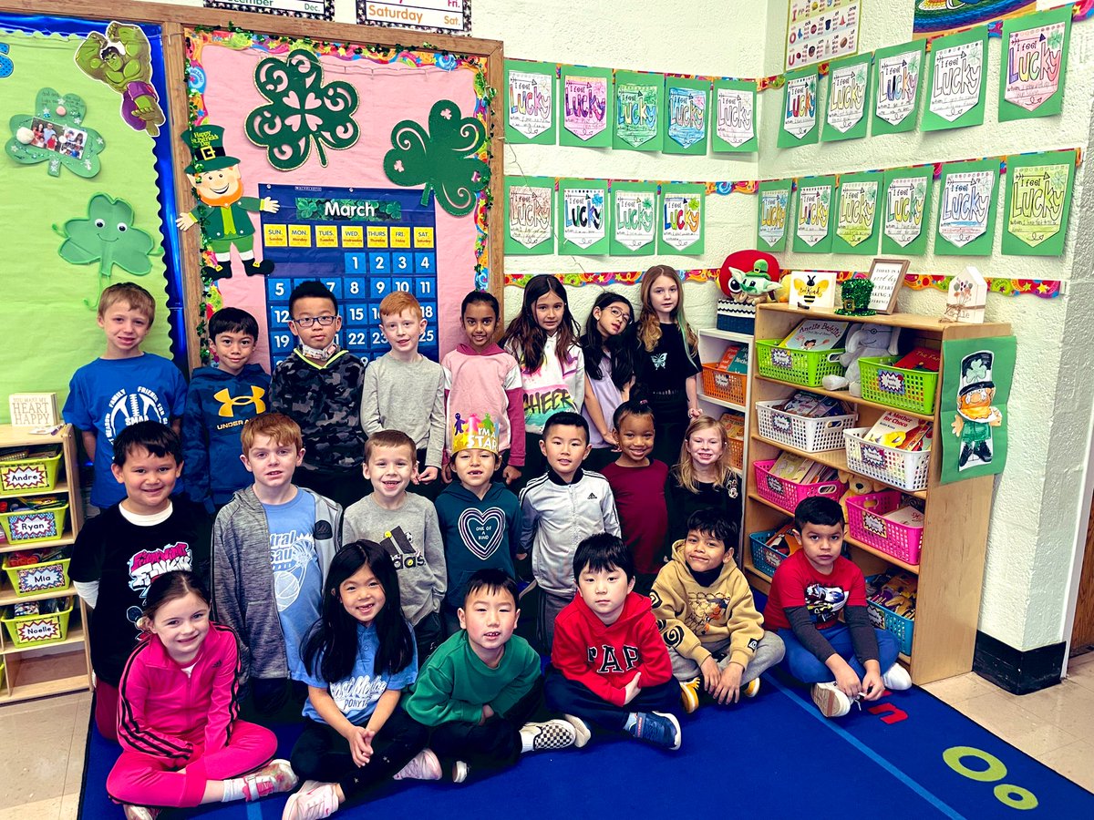Ms_Ioveno1st's tweet photo. Today we were feeling like STRONG and energetic readers in our fitness gear! πͺπΌ#PARPweek @BGreenSchool https://t.co/SGqQrvitKL