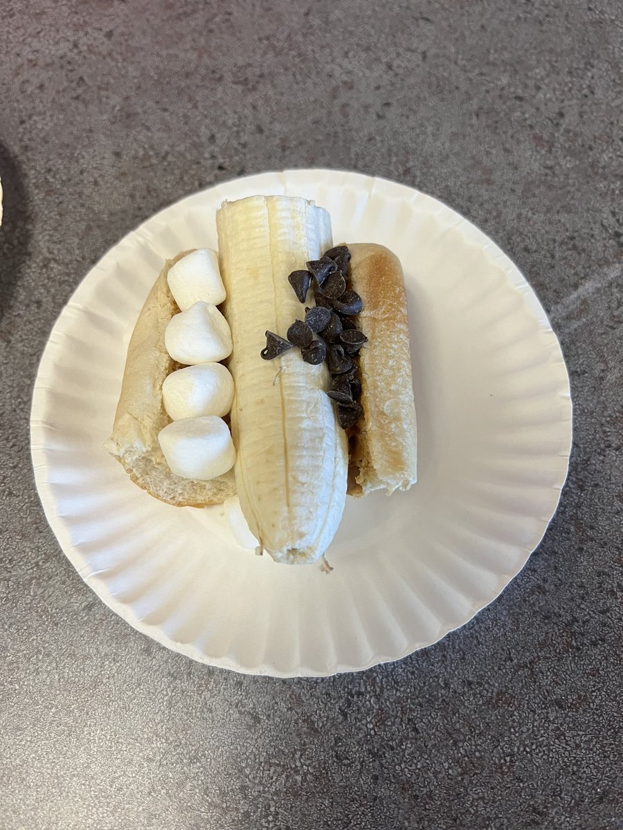 hartmankinder's tweet photo. Playing with oobleck, writing and drawing upside down, and eating banana dogs for snack we’re just some of the fun things that made Wacky Wednesday a blast!! https://t.co/iiWBtEXw6f