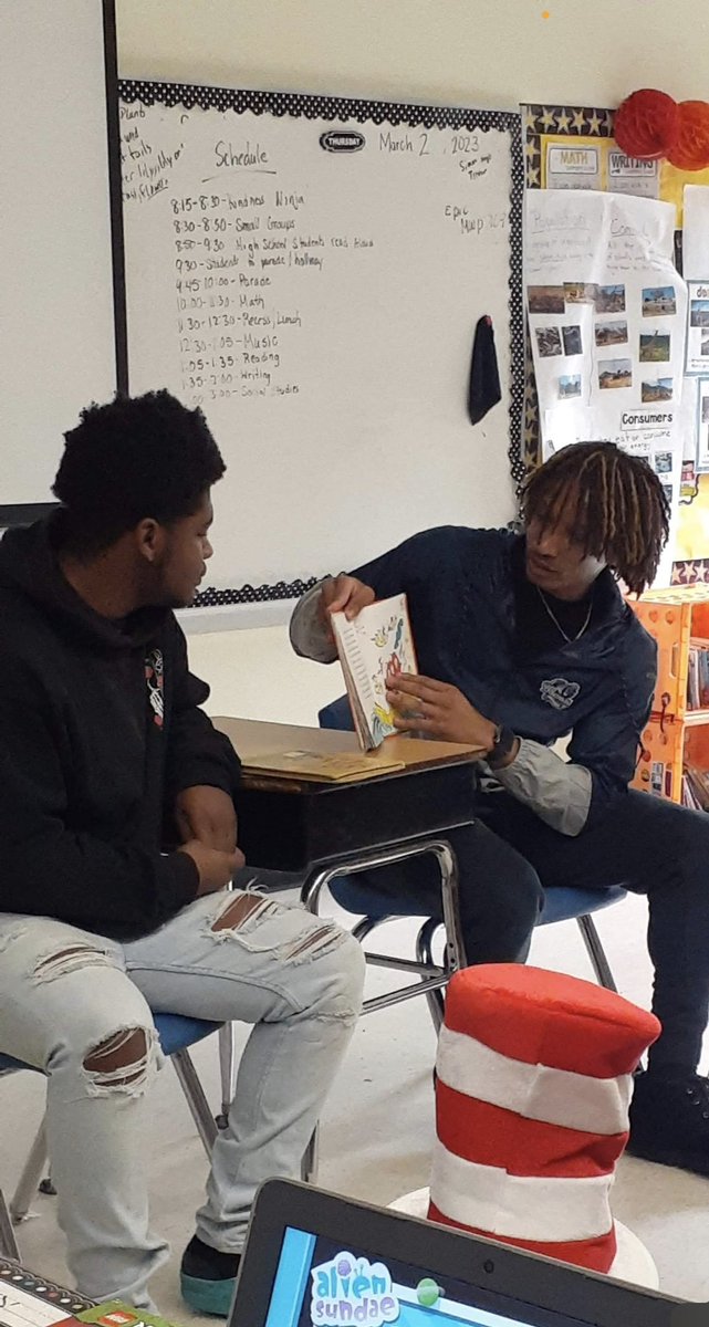 #ReadAcrossAmerica2023  @ODUFootball @WLHSEaglesFB