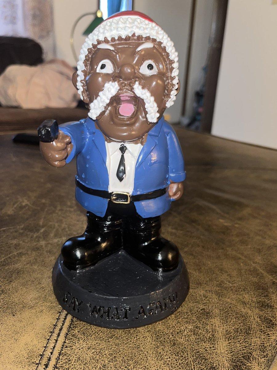 RickyDragoni's tweet photo. As promised! Hahahaha #gnome #pulpfiction @SamuelLJackson #author #saywhatagain #boricua https://t.co/0i8WQNHWli
