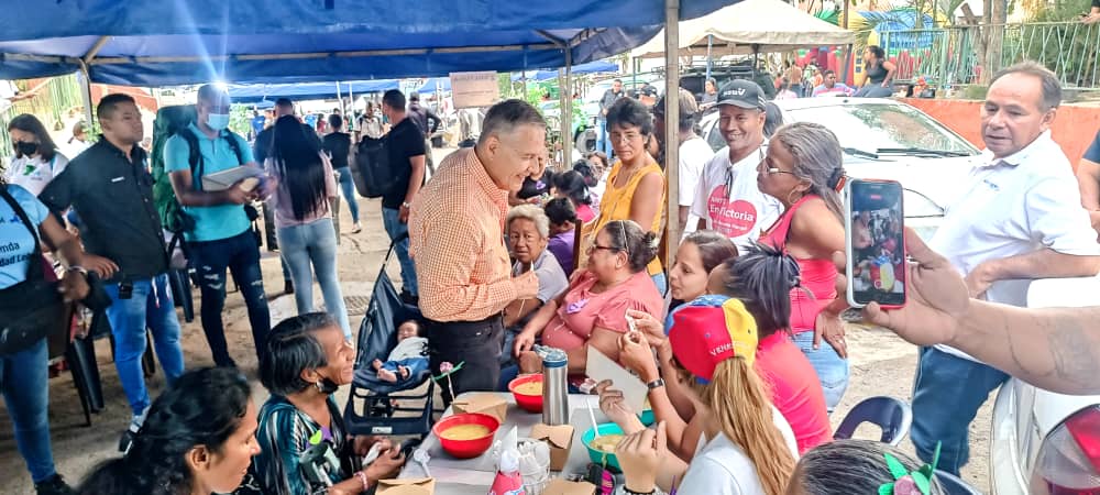 En Ciudad Lebrun #Petare, celebré el Día Internacional de la Mujer junto a las lideresas comunitarias,  quienes velan por el bienestar de sus vecinos. También tuvimos una gran jornada con distintos servicios de salud, entrega de lentes y medicamentos gratuitos. #ChávezFeminista