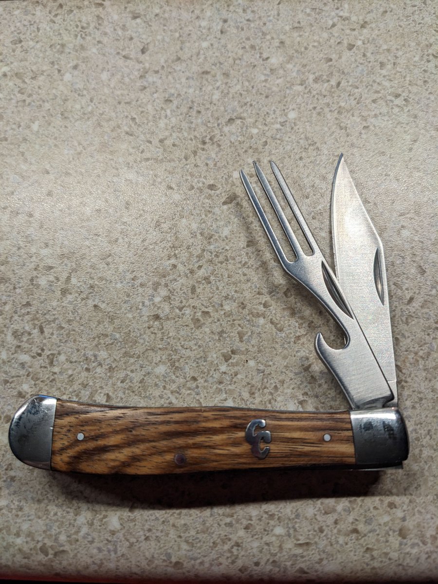 Walk of the day and a gift from a friend.

#SantaLovesCamping #cattlemanscutlery  #esri #walk #walking #exercise