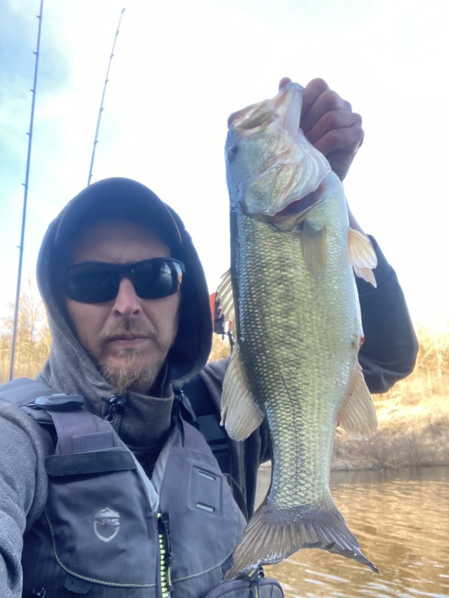 JAcoon23's tweet photo. They’ve started chewing. First trip out was a success. Fish hog chatter bait was the deal. https://t.co/gIRfannkAT