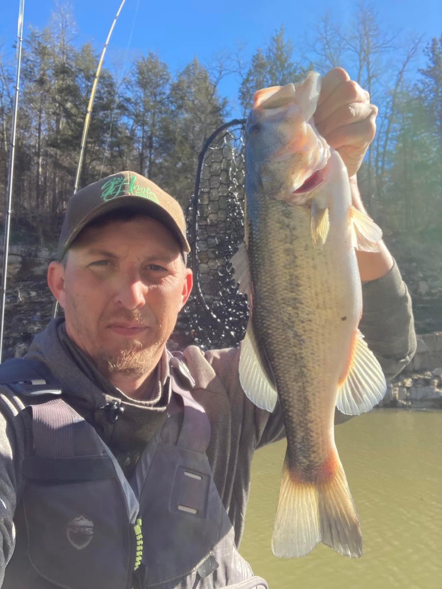 JAcoon23's tweet photo. They’ve started chewing. First trip out was a success. Fish hog chatter bait was the deal. https://t.co/gIRfannkAT
