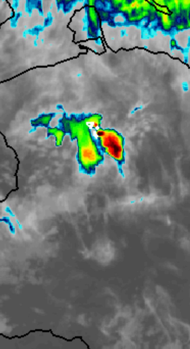 #08Mar Como fue previsto desde el día lunes, se producen las primeras tormentas eléctricas del año, en zonas del oeste de Lara. Veremos como van evolucionando estás condiciones sobre todo mañana jueves #09Mar. ⛈️