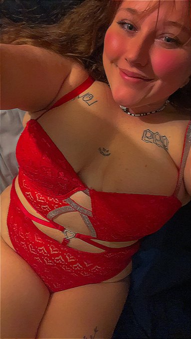 1 pic. lovely in red 💋🤍 https://t.co/fy7LZ3A2lX