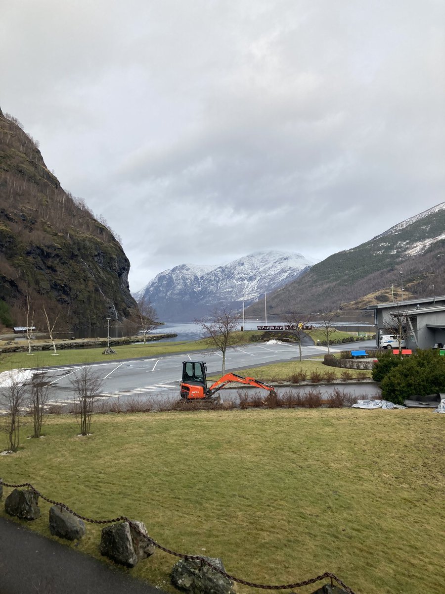 Tracie_a's tweet photo. @GrabYourSpoon Just been in February and the scenery was amazing, Bergen was beautiful too - I can recommend Hotel Park Bergen https://t.co/oeoAFB8OM8