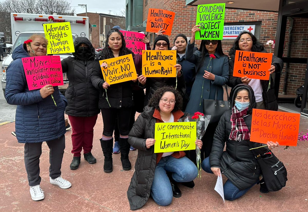 ALIANZAAMERICAS's tweet photo. En el #DiaInternacionalDeLaMujer nuestras compañeras de #CentroPresente se reunieron en #Boston para exigir un alto a las prácticas machistas y patriarcales que impiden que las mujeres y niñas puedan desarrollar todo su potencial y tener vidas dignas y libres de violencias. 💜💚 https://t.co/rQJaYV76zm
