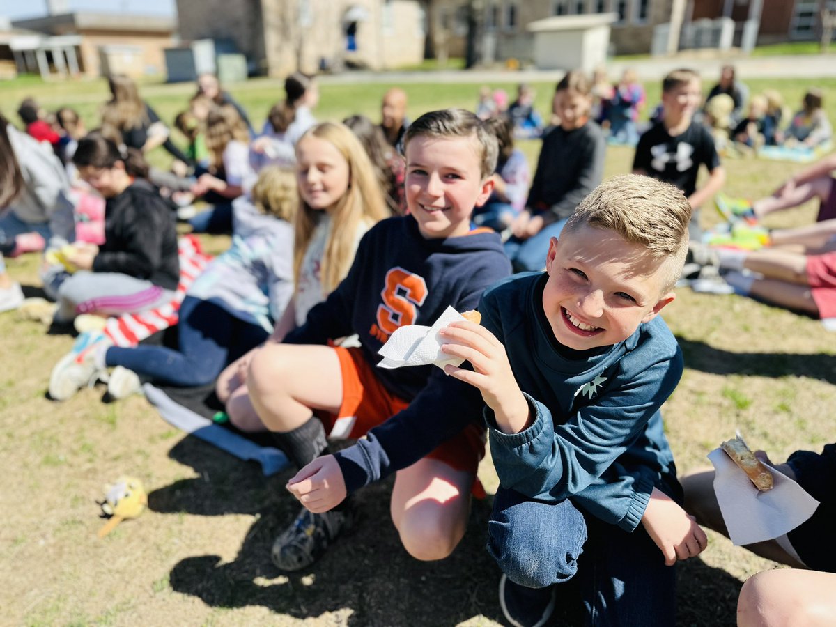 We love celebrating our students! We had our second Ring the Bell Celebration today. Students enjoyed a treat from PTA while they cheered on their peers for leveling up! 🎉🔔 #CBE