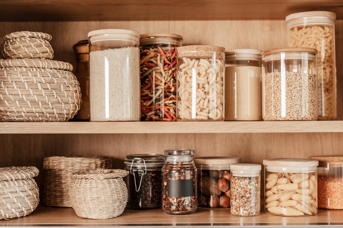 TheHomeMag's tweet photo. Decluttering has many benefits, including less stress and increased levels of personal satisfaction. Studies show that a well-organized home can boost your self-esteem and improve your happiness.

https://t.co/zFvVHJTDbe

#kitchendesign #kitchenstorage #thehomemag #homebody https://t.co/CAdKU0LbNM