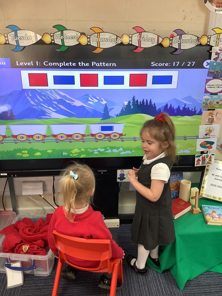 HasNursery's tweet image. We have been doing #SuperShapes by matching the shapes and completing shape patterns 🟡🟥🟡🟥🟡

#MagicMaths 
#EYFS