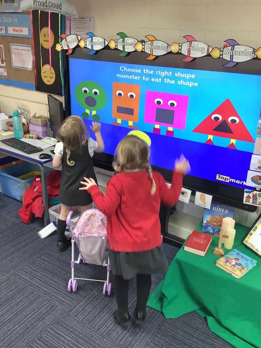 HasNursery's tweet image. We have been doing #SuperShapes by matching the shapes and completing shape patterns 🟡🟥🟡🟥🟡

#MagicMaths 
#EYFS