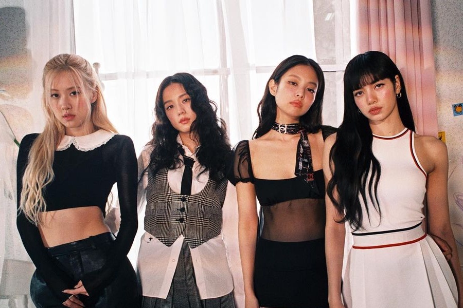 soompi's tweet photo. #BLACKPINK Breaks Guinness World Record To Become Spotify's Most-Streamed Girl Group 
https://t.co/K2OTEWcSRk https://t.co/Hltgne3TMn