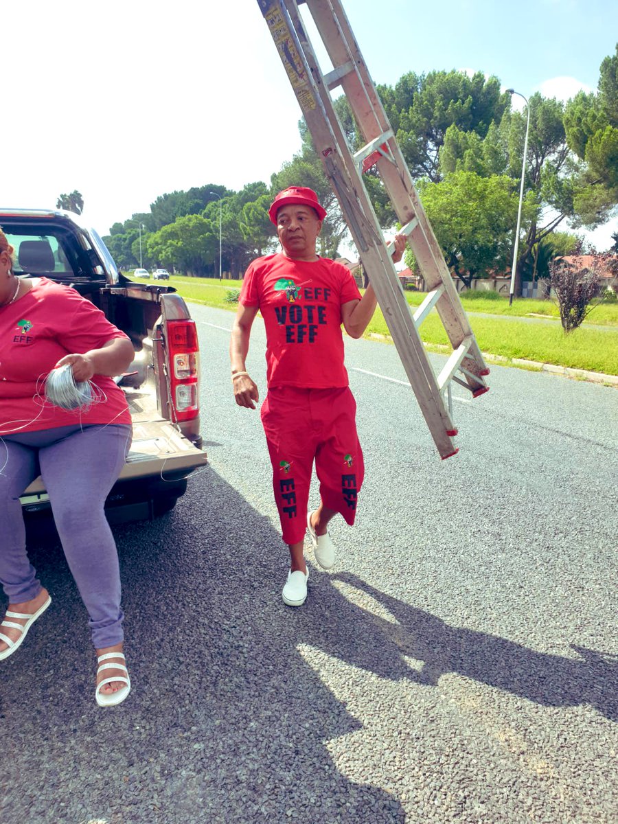EFF_FreeState's tweet photo. ♦️In Pictures♦️

Fighters on the ground in Welkom, Matjhabeng painting the streets red in preparation of the 20th of March 2023

The mood is that of the #NationalShutdown, Ramaphosa MUST GO! https://t.co/guusKh5vR8
