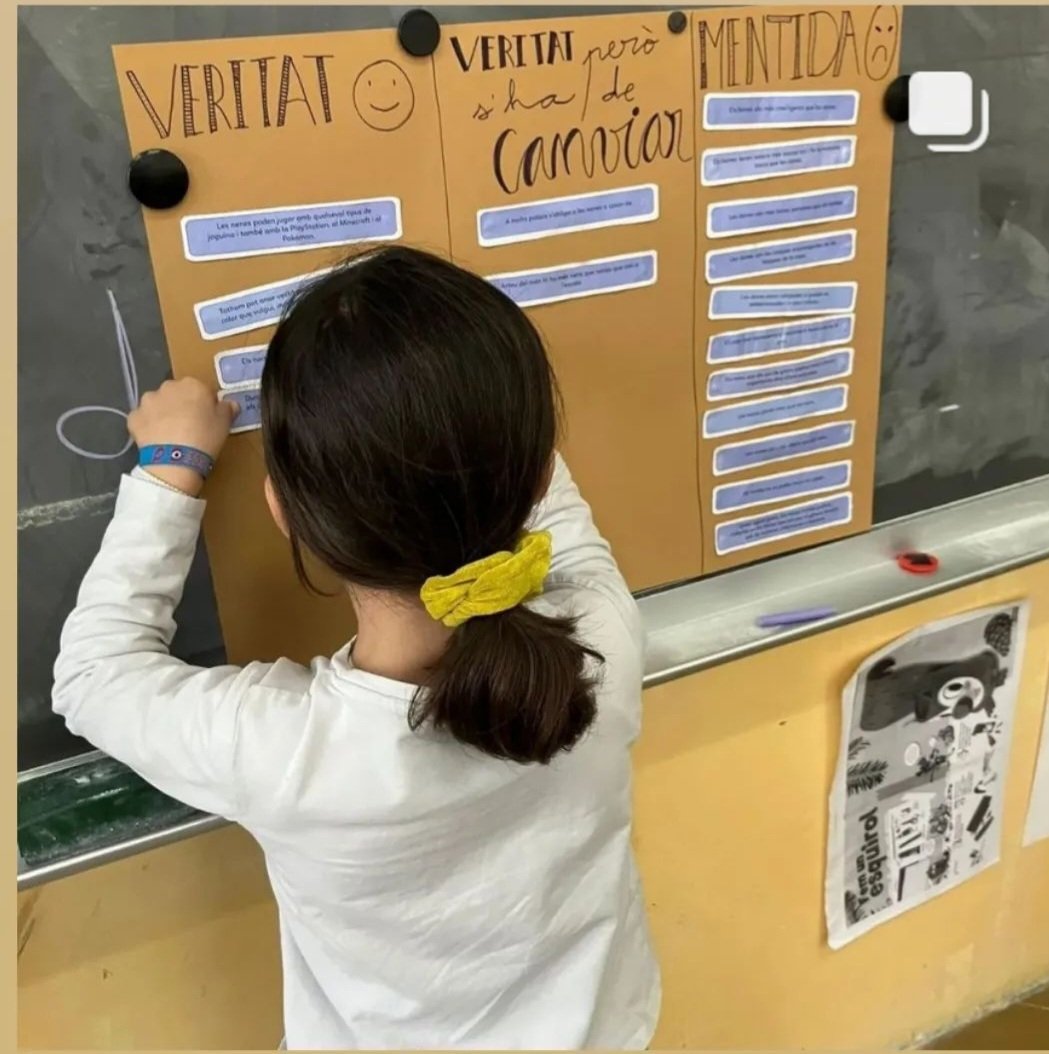 Avui hem treballat la jornada del 8M a l'escola. Nenes i nens. Dones i homes. Tots iguals.#8M2023 #badalonaeduca