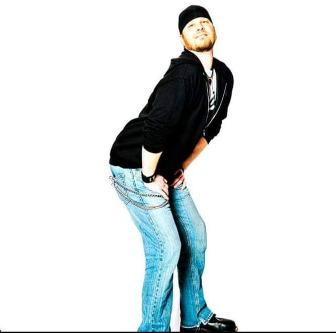 Christraint's tweet photo. Uh oh.... band photo shoot day comin' up soon. These are from some of my favorite shoots over the years. Feel free to ridicule and photoshop as you deem necessary. #DudeOverTheYears #20yearsOfRockin #QueefFree https://t.co/17HqHkSo0B