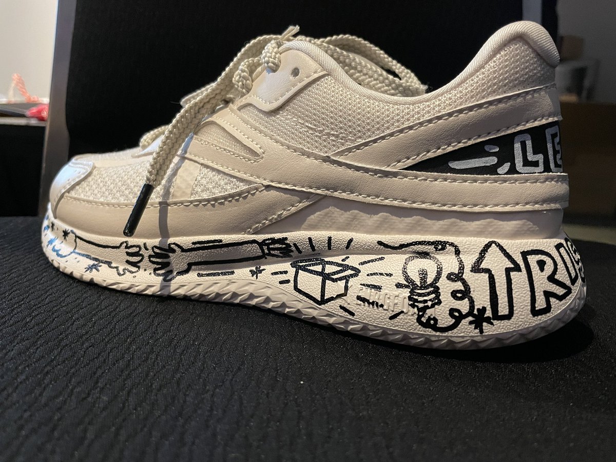 camiedyess's tweet photo. Shoe design for #futureoflearningchallenge: creativity is at the foundation and the “Do It Anyway” motto at the “soul” of the future of ed. @ReinventionLab @99products #SXSWEdu2023 https://t.co/FeSlQjb0bL