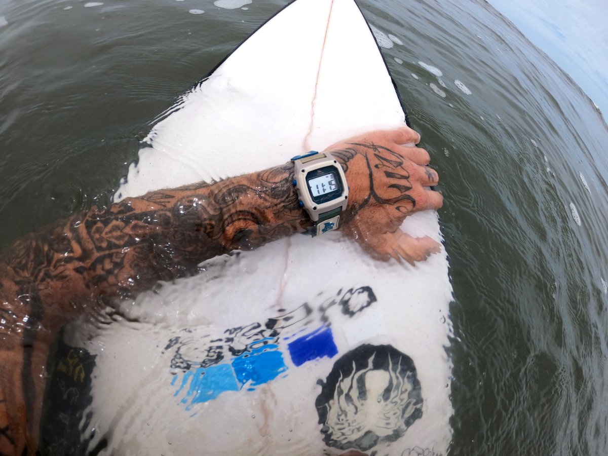 freestyle_watch's tweet photo. catch the perfect wave & keep track of time with a #freestylewatch on your wrist ⚡⏰🌊
🦈: Cool Shore 📸: @marcos_tarquinio #myfreestylewatch #surf #surfinglife #80s #surfsup #surfside #beachlife #waterresistant #ocean #watches #waves https://t.co/7Gj0Cb82sc https://t.co/BVjn7YAbXb