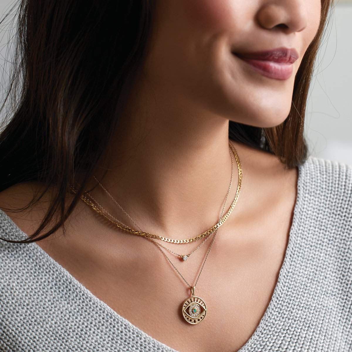 Say hello to the neck stack of your dreams! 😍
#302OnYou #LayeredNecklaces #CuratedJewelry #GoldNecklaces#SamsFineJewelry