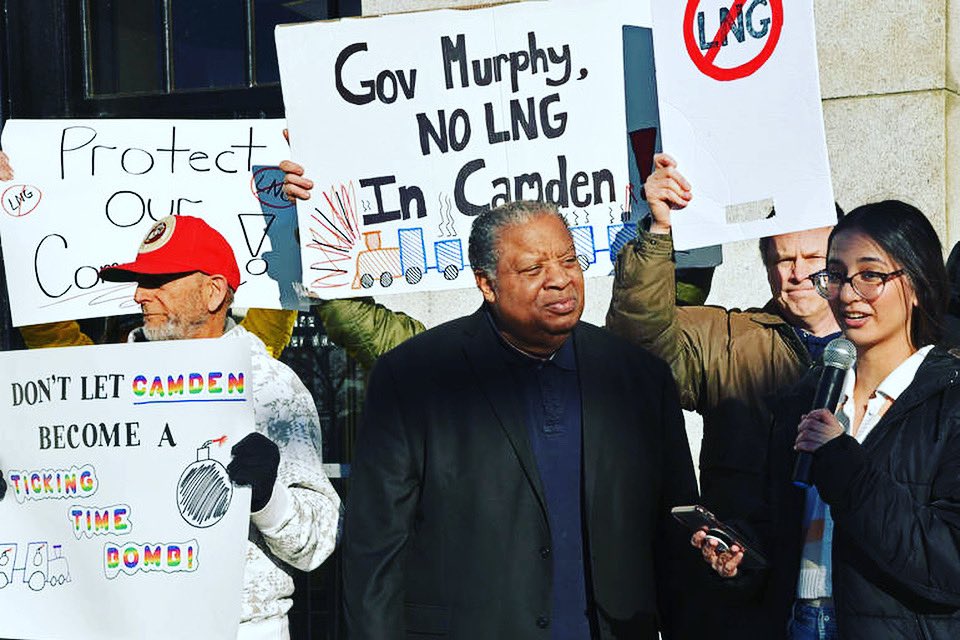 CMDforCleanAir's tweet photo. Partnering with @Rutgers Camden students calling on @CityofCamdenGov to oppose “BOMB TRAINS” thru our neighborhoods 💣 https://t.co/5H1ddxCHwW