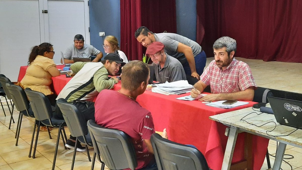 SenasaAR's tweet photo. Nuevas jornadas de inscripción y actualización para productores de la #AgriculturaFamiliar en Gobernador Roca y Santo Pipo, Misiones
▪️El registro Renspa del #Senasa permite la formalización y el acceso a la comercialización
✅ Junto a @safmisiones que inscribió en el #Renaf https://t.co/8HtVI988Yk