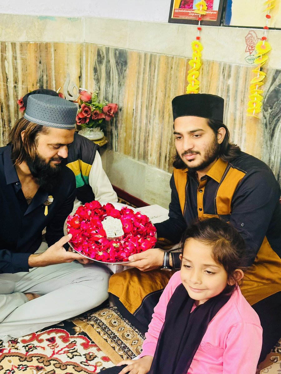 sabrisajjada's tweet photo. Tohid sabri presented the Silver lock in the Holy Dargah of Huzur Makhdoom Alauddin Ali Ahmad Sabir Piya Kaliyari  R.A with the consent of Sajjadanasheen Hazrat Qibla Shah Ali Manzar Aijaz Quddusi Sabri sahab and under the supervision of Sahibzada Hazrat Yavar Manzar Aijaz sabri Sahib May Allah Sabir pak accept his good deeds