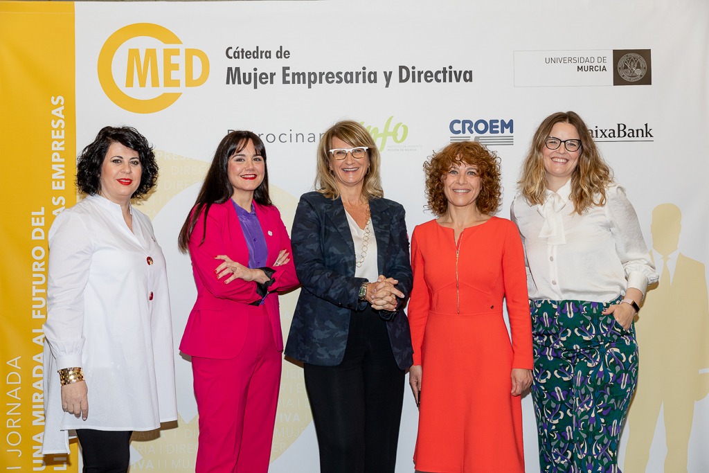 elitemurcia's tweet photo. La @CatedraMED ha celebrado su primera jornada en la @UMU para promover el debate y las redes de apoyo que visibilicen a las #empresarias y directivas #murcianas 🙌

Toda la información y galería de imágenes 📸 en #ÉliteMurcia: https://t.co/ABwCYA5ZB3 https://t.co/gOm7CpJ1Ii