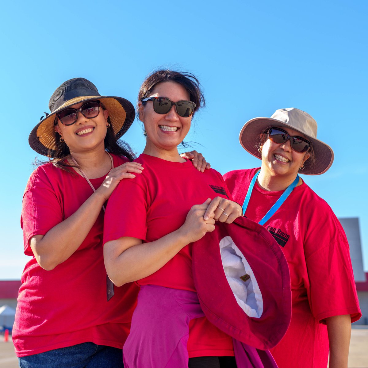 SamTrans's tweet image. Happy International Women's Day!

#SamTrans is led by incredible women that constantly prove that public transit is a place for everyone - from our CEO and directors to our operators, thank you to all our female staff. We wouldn't be here without you. 💜#InternationalWomensDay