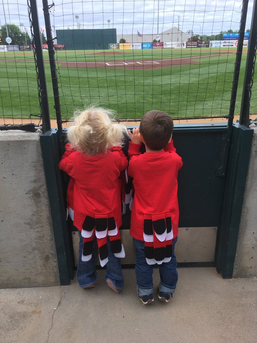 @bigleaguechew @BreHuh these two have grown up to be great ball players they are learning from the ground up!!! #PlayBigChewBig #InternationalWomansDay